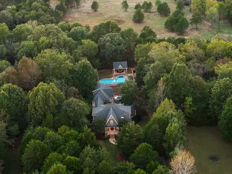 1108 Friendswood Ln, Christiana, TN 37037