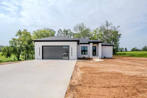 Exterior - 200 Bear Dr, Loretto, TN 38469 photo 4 of 16
