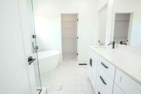 Bath - 200 Bear Dr, Loretto, TN 38469 photo 5 of 9