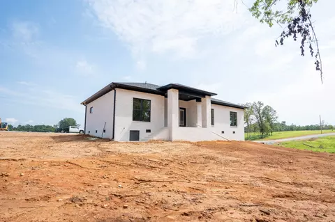 Exterior - 200 Bear Dr, Loretto, TN 38469 photo 8 of 16