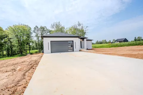 Exterior - 200 Bear Dr, Loretto, TN 38469 photo 5 of 16