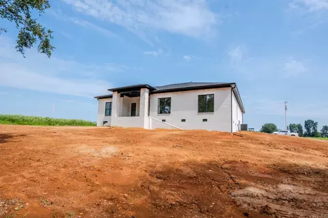 Exterior - 200 Bear Dr, Loretto, TN 38469 photo 6 of 16