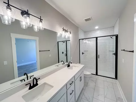 Bath - 977 Hoodoo Rd, Beechgrove, TN 37018 photo 1 of 2