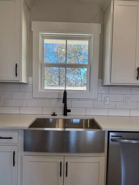 Kitchen - 977 Hoodoo Rd, Beechgrove, TN 37018 photo 4 of 4