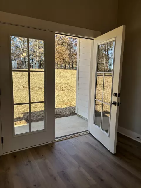 Entry Way - 977 Hoodoo Rd, Beechgrove, TN 37018 photo 2 of 2