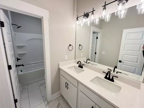 Bath - 977 Hoodoo Rd, Beechgrove, TN 37018 photo 2 of 2