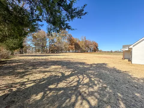 Exterior - 977 Hoodoo Rd, Beechgrove, TN 37018 photo 3 of 4