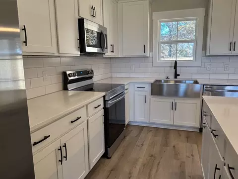Kitchen - 977 Hoodoo Rd, Beechgrove, TN 37018 photo 1 of 4