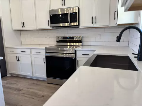 Kitchen - 977 Hoodoo Rd, Beechgrove, TN 37018 photo 2 of 4