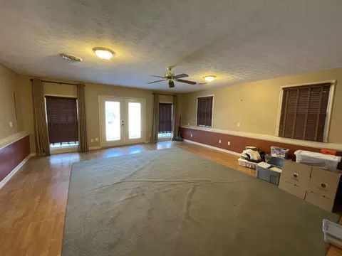 Living - 514 Lakeside Dr, Springfield, TN 37172 photo 4 of 5