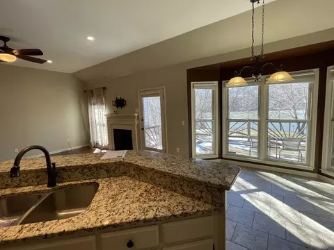 Living - 514 Lakeside Dr, Springfield, TN 37172 photo 3 of 5