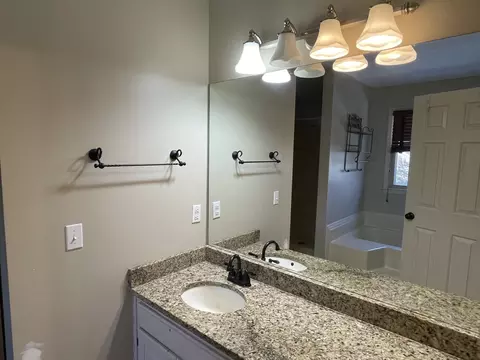 Bath - 514 Lakeside Dr, Springfield, TN 37172 photo 1 of 2
