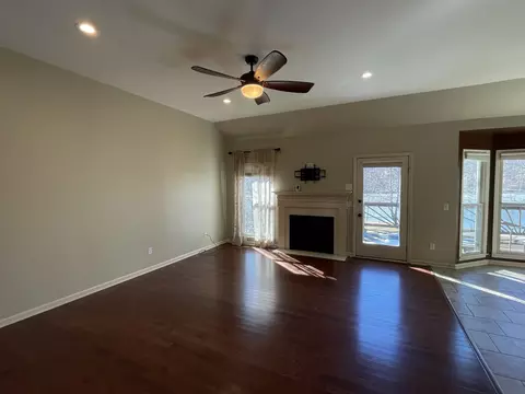 Living - 514 Lakeside Dr, Springfield, TN 37172 photo 1 of 5