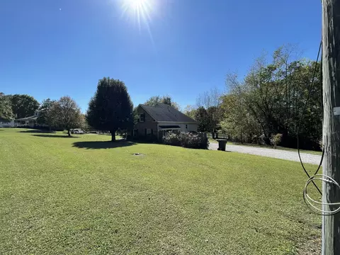 Exterior - 514 Lakeside Dr, Springfield, TN 37172 photo 7 of 10