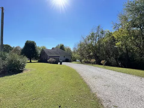 Exterior - 514 Lakeside Dr, Springfield, TN 37172 photo 8 of 10