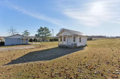 Exterior - 470 E Maple St, Morrison, TN 37357 photo 4 of 4