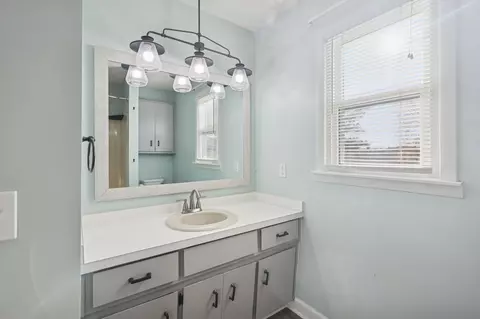 Bath - 470 E Maple St, Morrison, TN 37357 photo 1 of 2