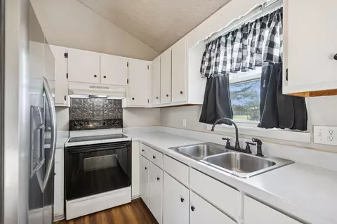 Kitchen - 470 E Maple St, Morrison, TN 37357 photo 2 of 2
