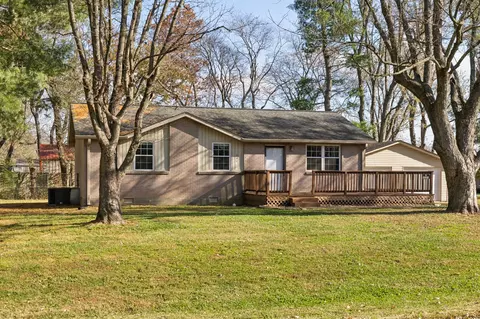 202 Austin Dr, Portland, TN 37148