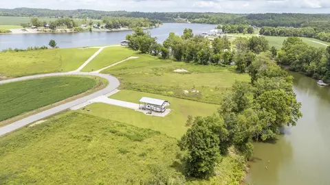 6425 Cravens Rd, Savannah, TN 38372