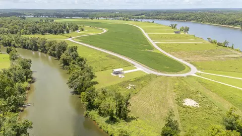 6425 Cravens Rd, Savannah, TN 38372