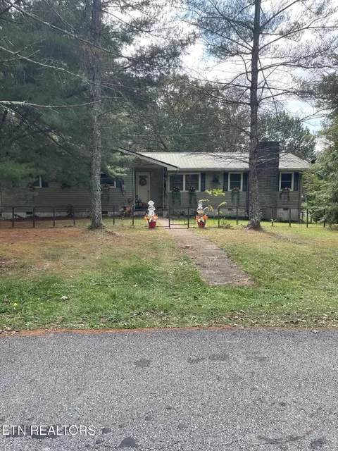 266 Hickory Dr, Crossville, TN 38571
