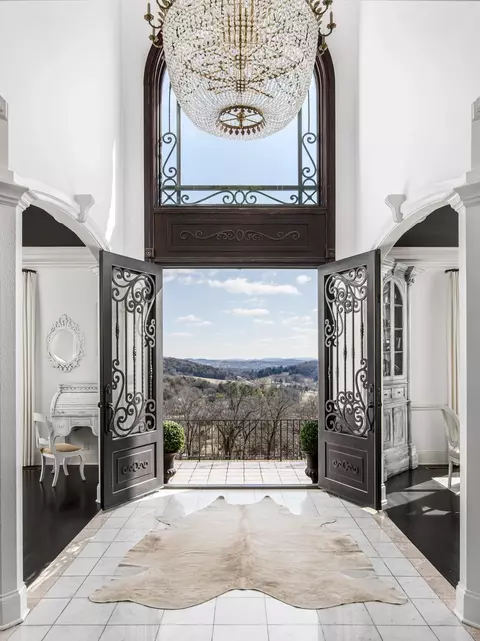 2194 S Berrys Chapel Rd, Franklin, TN 37069