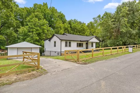 112 Hunt St, Rossville, GA 30741