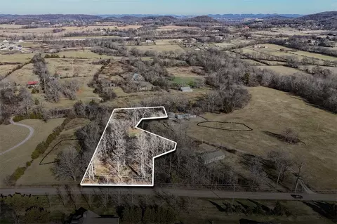 2754 Critz Ln, Thompsons Station, TN 37179