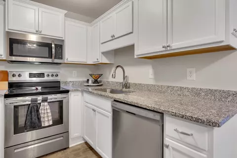 Kitchen - 3507 Learning Ln, Murfreesboro, TN 37128 photo 2 of 2