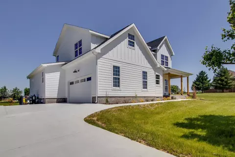 Exterior - 72 Hickory Grove Dr, Morrison, TN 37357 photo 3 of 10
