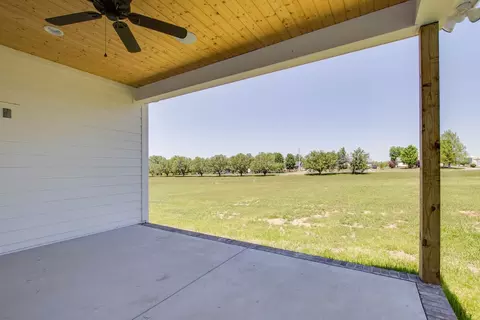 Exterior - 72 Hickory Grove Dr, Morrison, TN 37357 photo 5 of 10