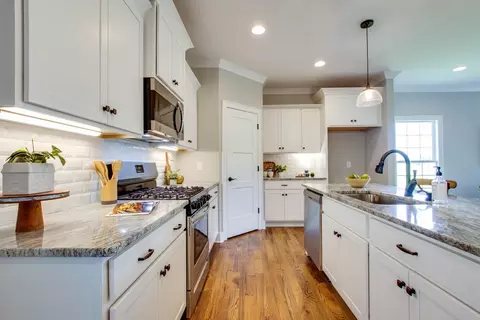 Kitchen - 72 Hickory Grove Dr, Morrison, TN 37357 photo 3 of 8