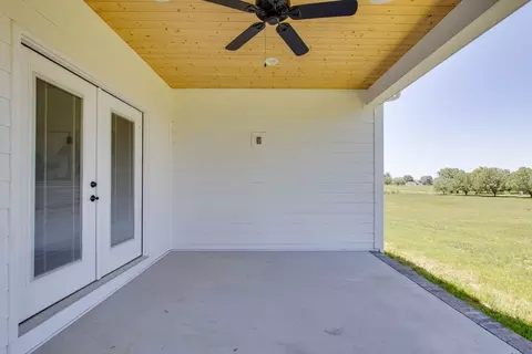 Exterior - 72 Hickory Grove Dr, Morrison, TN 37357 photo 6 of 10