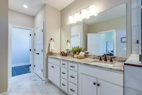 Bath - 72 Hickory Grove Dr, Morrison, TN 37357 photo 2 of 6
