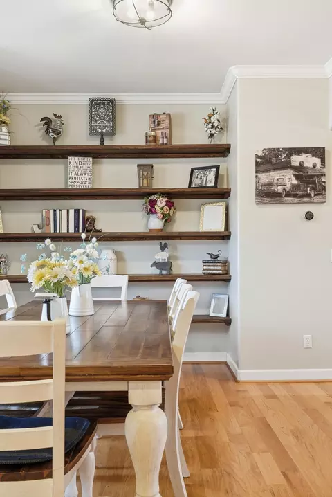 Dining - 205 Stephen St, Dickson, TN 37055 photo 2 of 3