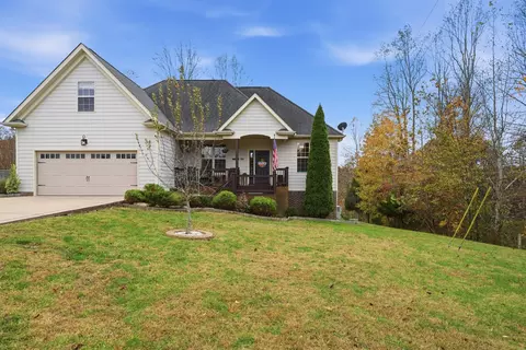 Exterior - 205 Stephen St, Dickson, TN 37055 photo 2 of 9