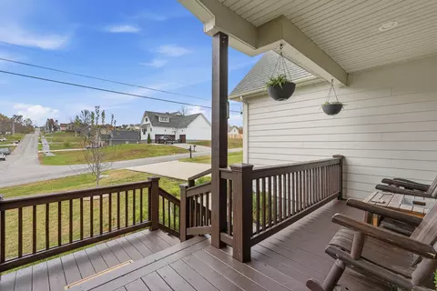Exterior - 205 Stephen St, Dickson, TN 37055 photo 4 of 9