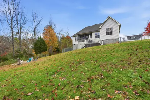 Exterior - 205 Stephen St, Dickson, TN 37055 photo 8 of 9