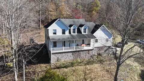 1420 White Hollow Ln, Lafayette, TN 37083
