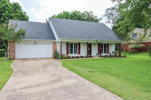 35 Country Place Dr, Oakland, TN 38060