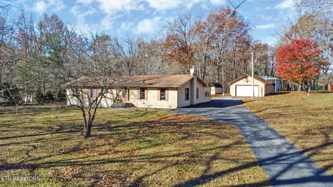 370 Red Brush Dr, Crossville, TN 38555