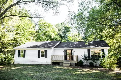 210 Elliott Ct, Columbia, TN 38401