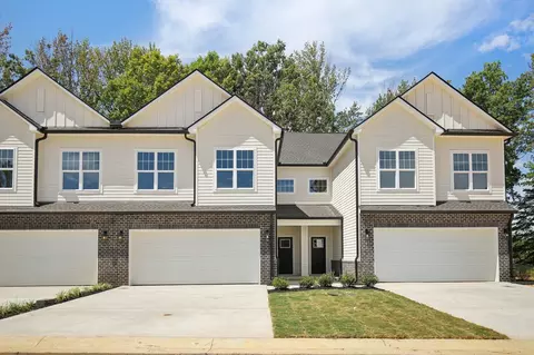 1032 Stagecoach Dr, White House, TN 37188