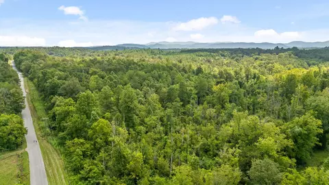 1 Lick Creek Rd, Tellico Plains, TN 37385