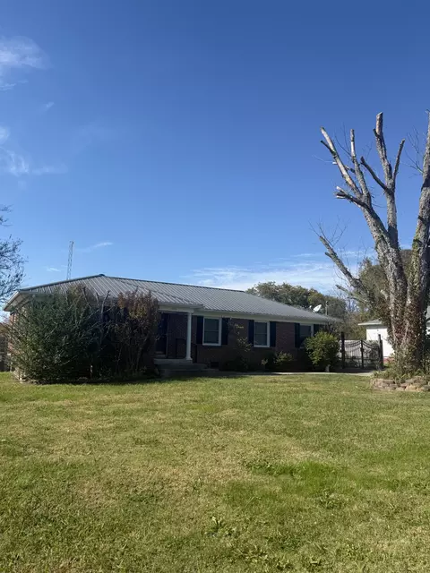 808 Cowan Ave, Shelbyville, TN 37160