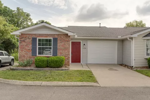 125 Pepper Grove Dr, Springfield, TN 37172