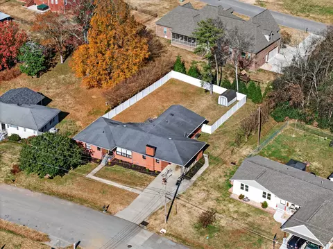 1105 Bagley Dr, Fayetteville, TN 37334