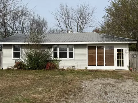 1025 Smith Ave, Hohenwald, TN 38462