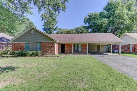 6878 Glenwick Dr, Memphis, TN 38141